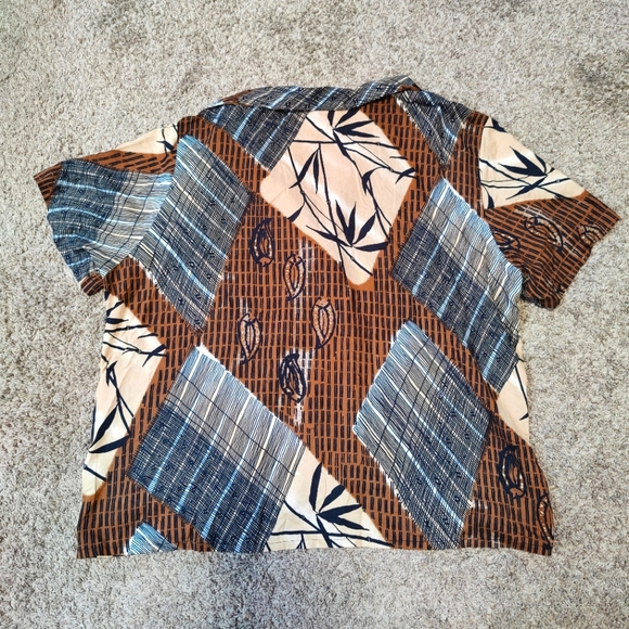 Women's Vintage Short Sleeve Button Down - Picture 5 of 5